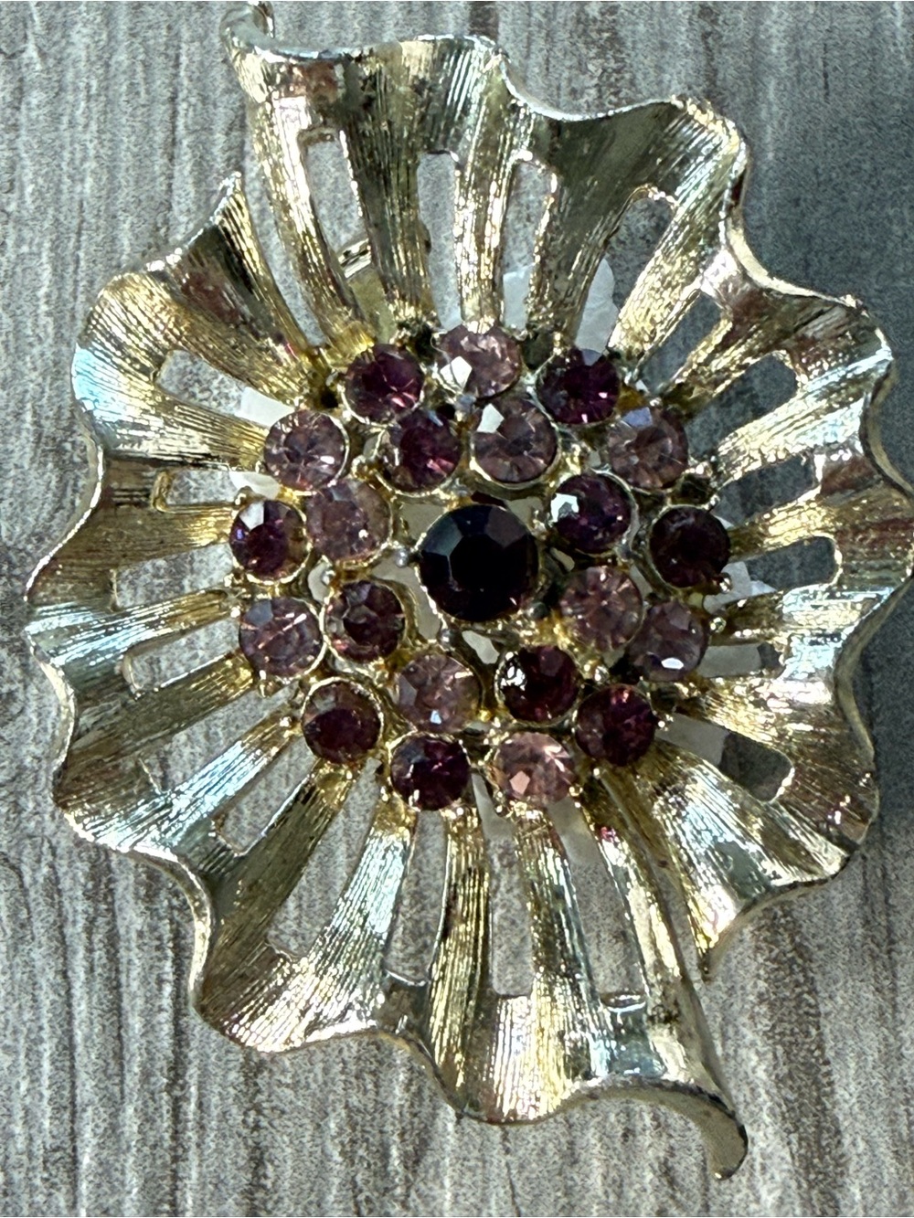 Vintage unmarked Gold Plated flower-like pin with purple rhinestones